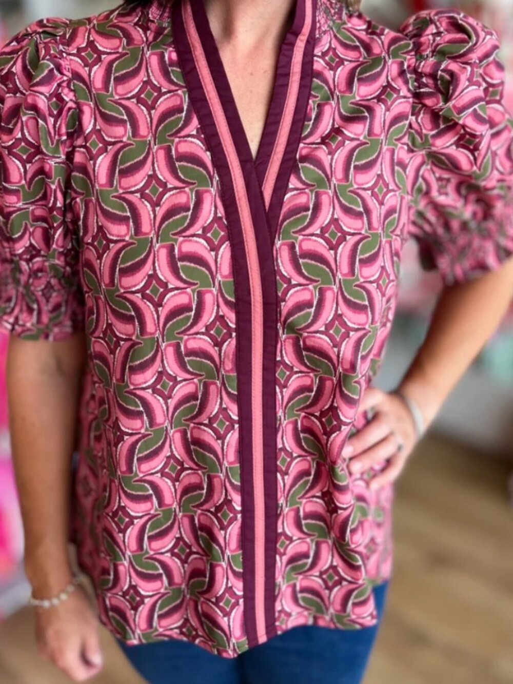 Entro Abstract Smocked Top smocked cuffs multicolor V-neck lightweight Sz Large